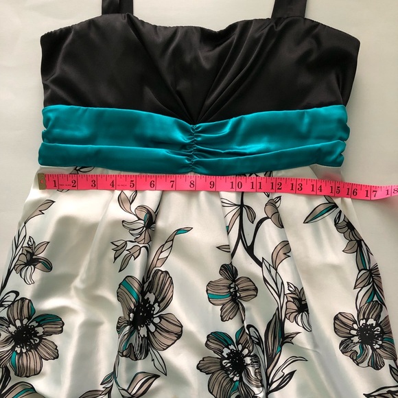 LE CHATEAU Semi-Formal Floral A-line Dress Size L with Pockets - Picture 11 of 13